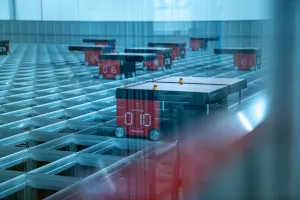 DSV-Autostore-warehouse-robots-300x200.webp