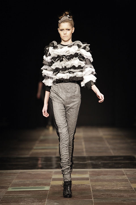 Louise amstrup London designer パンツ　カジュアル Louise amstrup London designer パンツ カジュアル｜パンツ