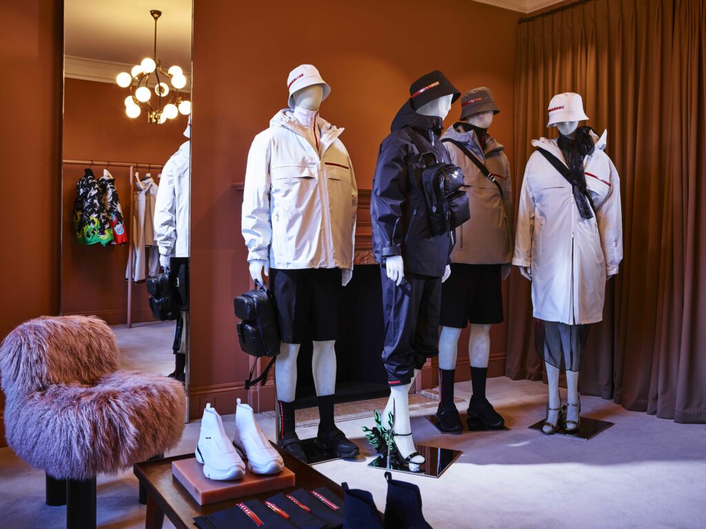 Comment Does 5 Carlos Place deliver for Matchesfashion?