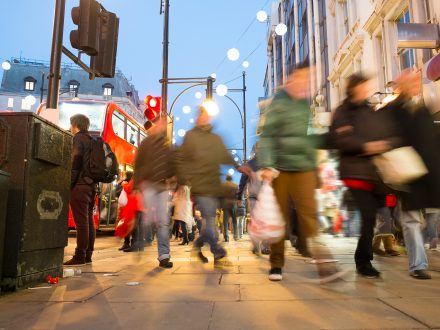 High strreet shoppers footfall christmas shopping
