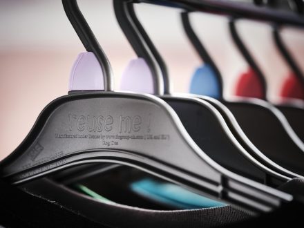 Pact-Retail-Accessories-Black-Hangers-Closeup-crop-440x330.jpg