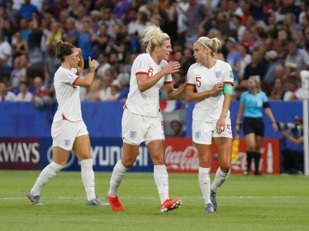 England-womens-football-team-440x330.jpg