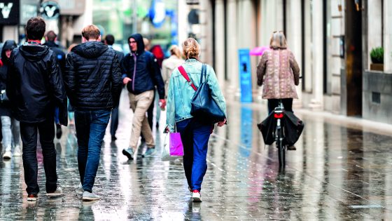 Consumer confidence remains flat in June