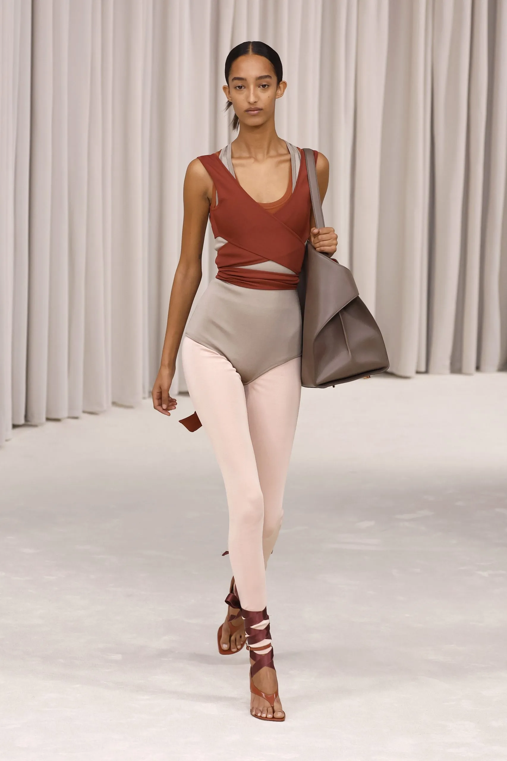 PRET-A-PORTER gap COLLECTIONS S⁄S A⁄W 0 ⁄ Press Magazine 2024-25