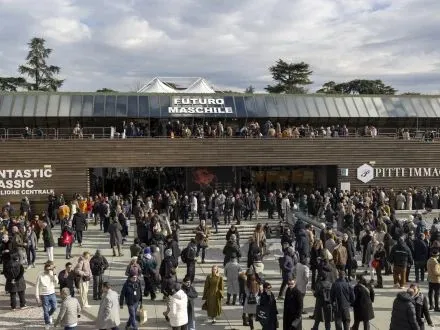Pitti_Immagine_Uomo_107__the_images_of_Tradeshow___42-scaled-e1737032835658-440x330.webp
