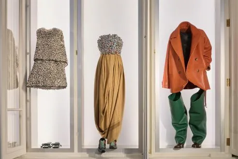 LOEWE_FW25_PRESENTATION_MANNEQUINS_RGB_CROPPED_2880x1620_3-492x328.webp