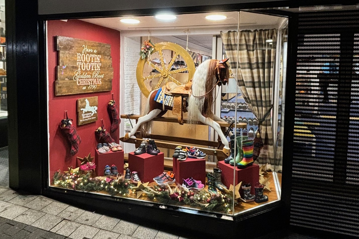 Drapers - Independents: send us your Christmas window displays