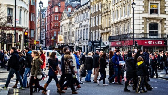 Consumer confidence hits five-year high ahead of 'golden quarter'
