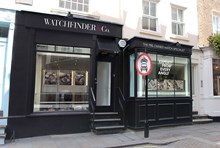 Eye witnesses tackle moped gang as they attempt smash and grab raid on ...