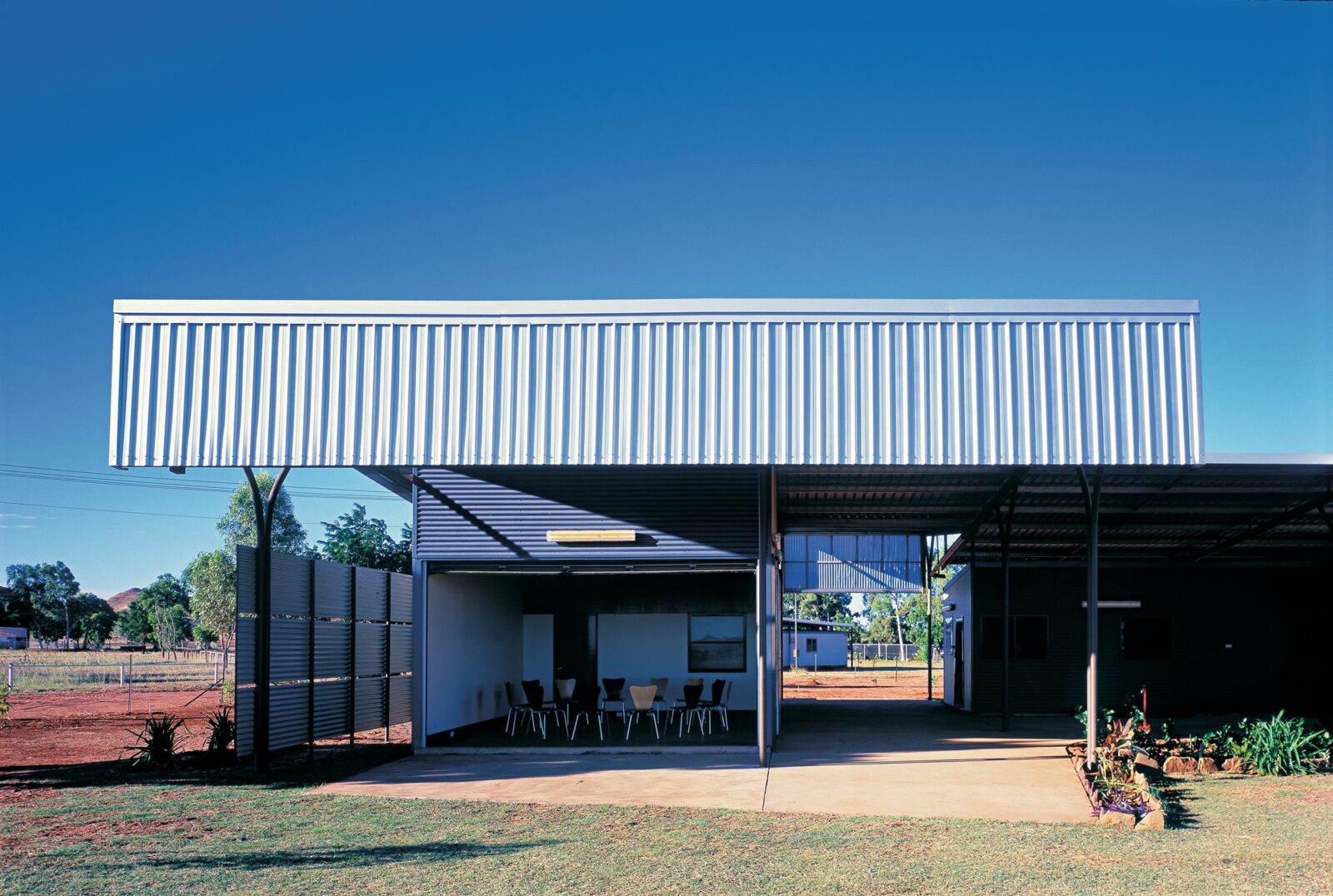 Extreme Architecture Building for challenging environments, by Ruth Slavid