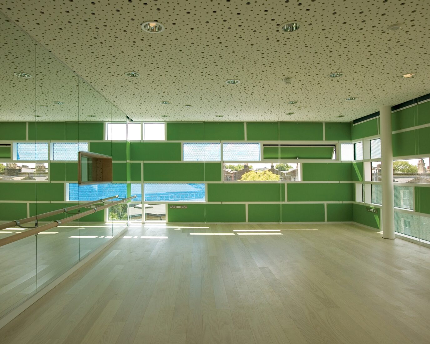 Clapham Manor Primary School by dRMM