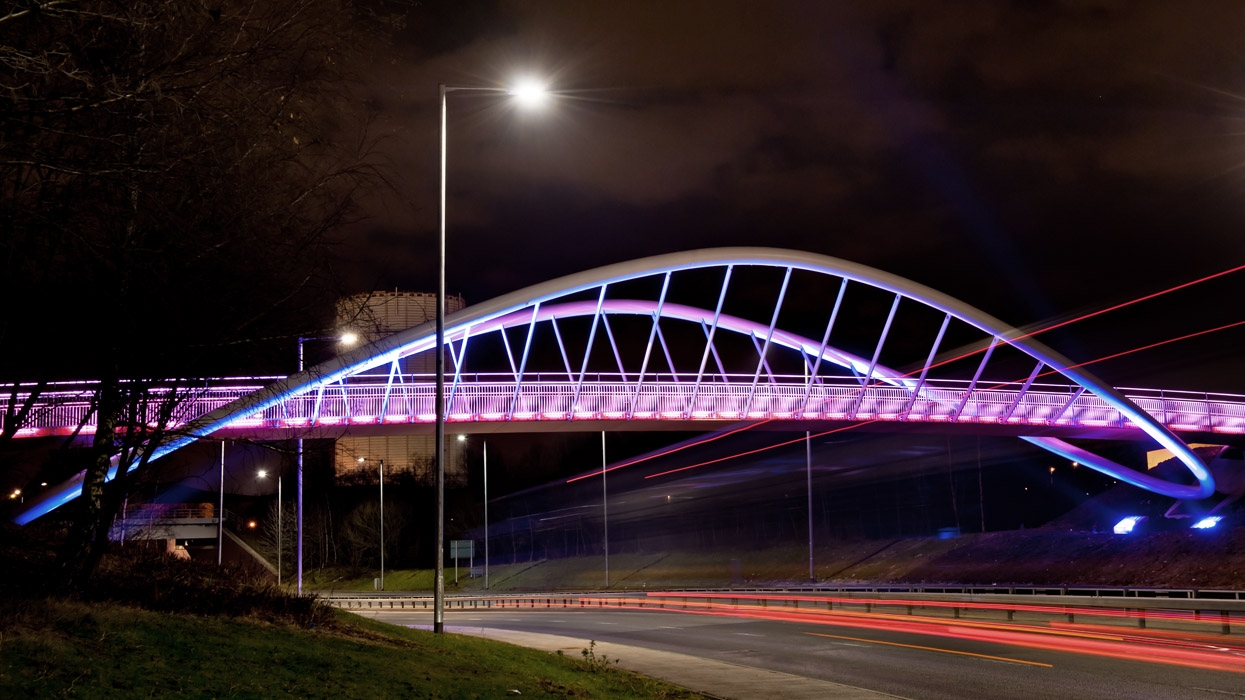 Moxon completes 'looping cradle' bridge in St Helens