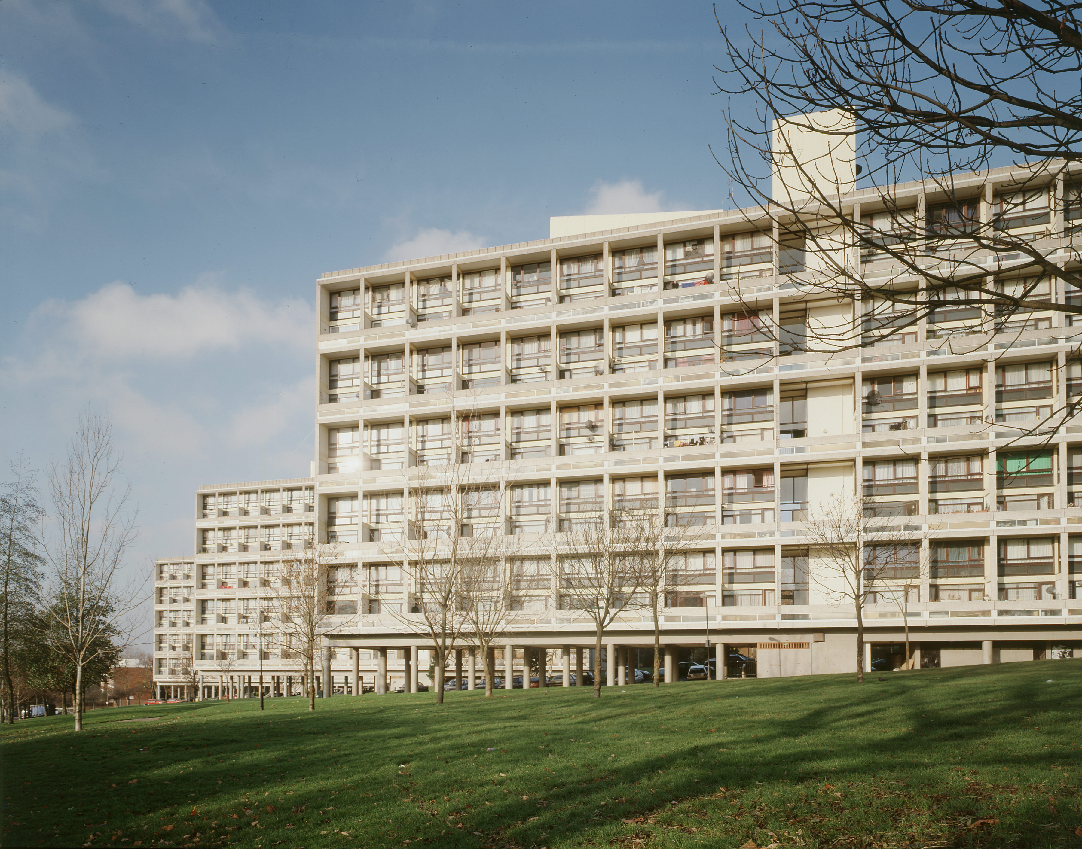 Listing bid on cards to stop Alton Estate demolition