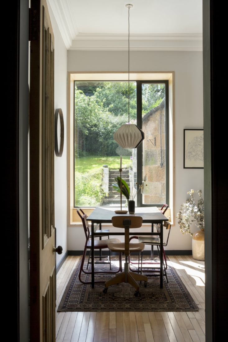 A Collector's House in Glasgow by Loader & Monteith Architects