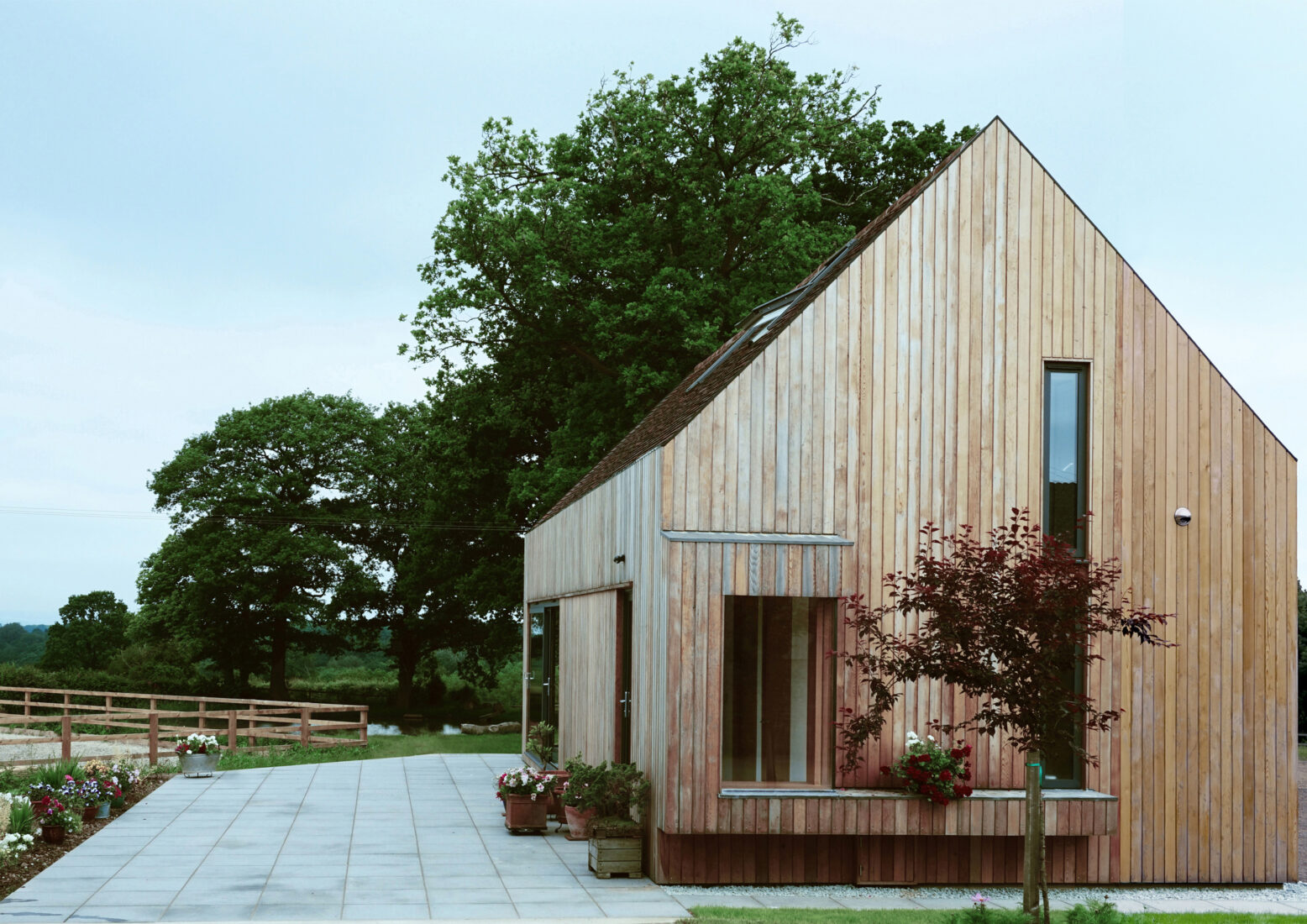 Hurley and Hughes’ Kentish house draws on agricultural vernacular