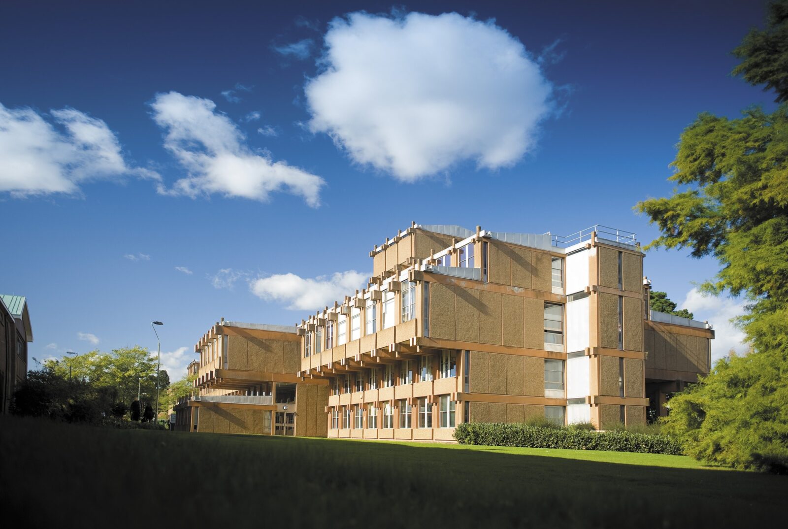 Reading Building Design Reading Uni shelves Hawkins\Brown’s ‘Lego Building’ overhaul