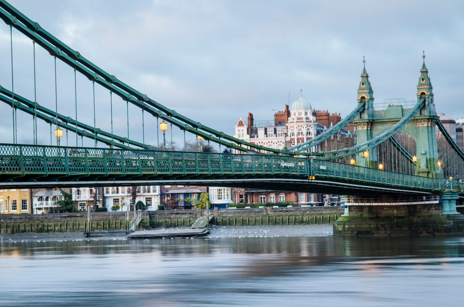 Foster + Partners unveils doubledecker solution to Hammersmith Bridge restoration