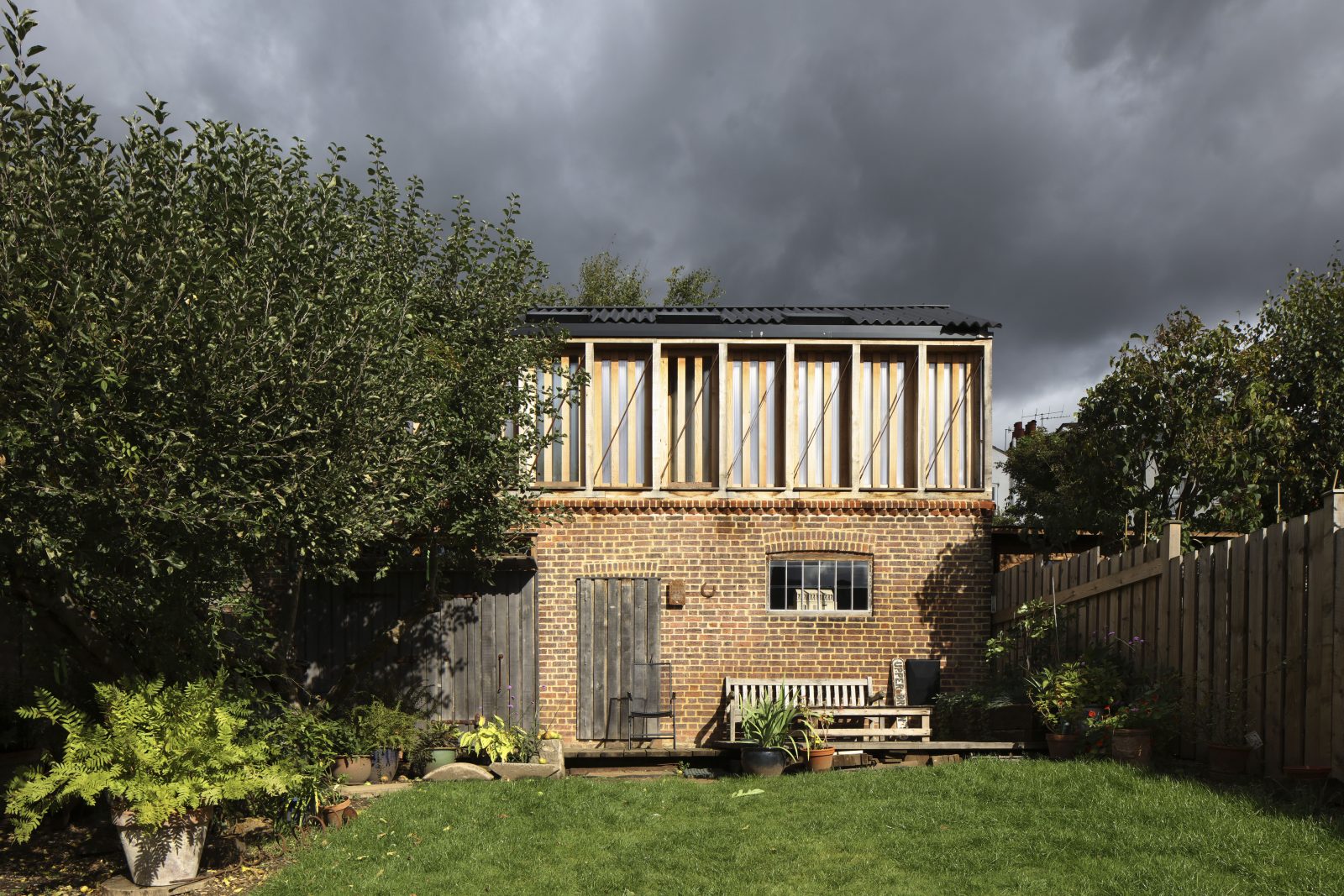 Hugo Hardy turns barn into timberlined artist’s studio in Hertfordshire