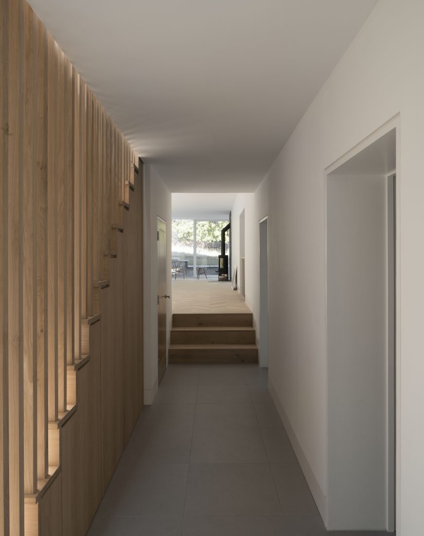 Hudson Architecture Studio designs stepped angular house in Oxfordshire ...