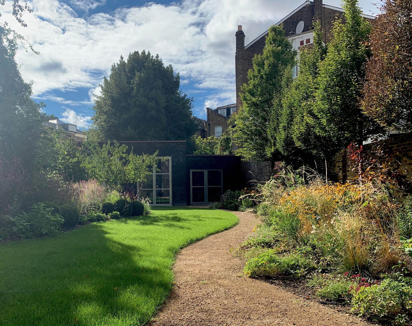 Nick Hill architects completes strippedback garden house in west London