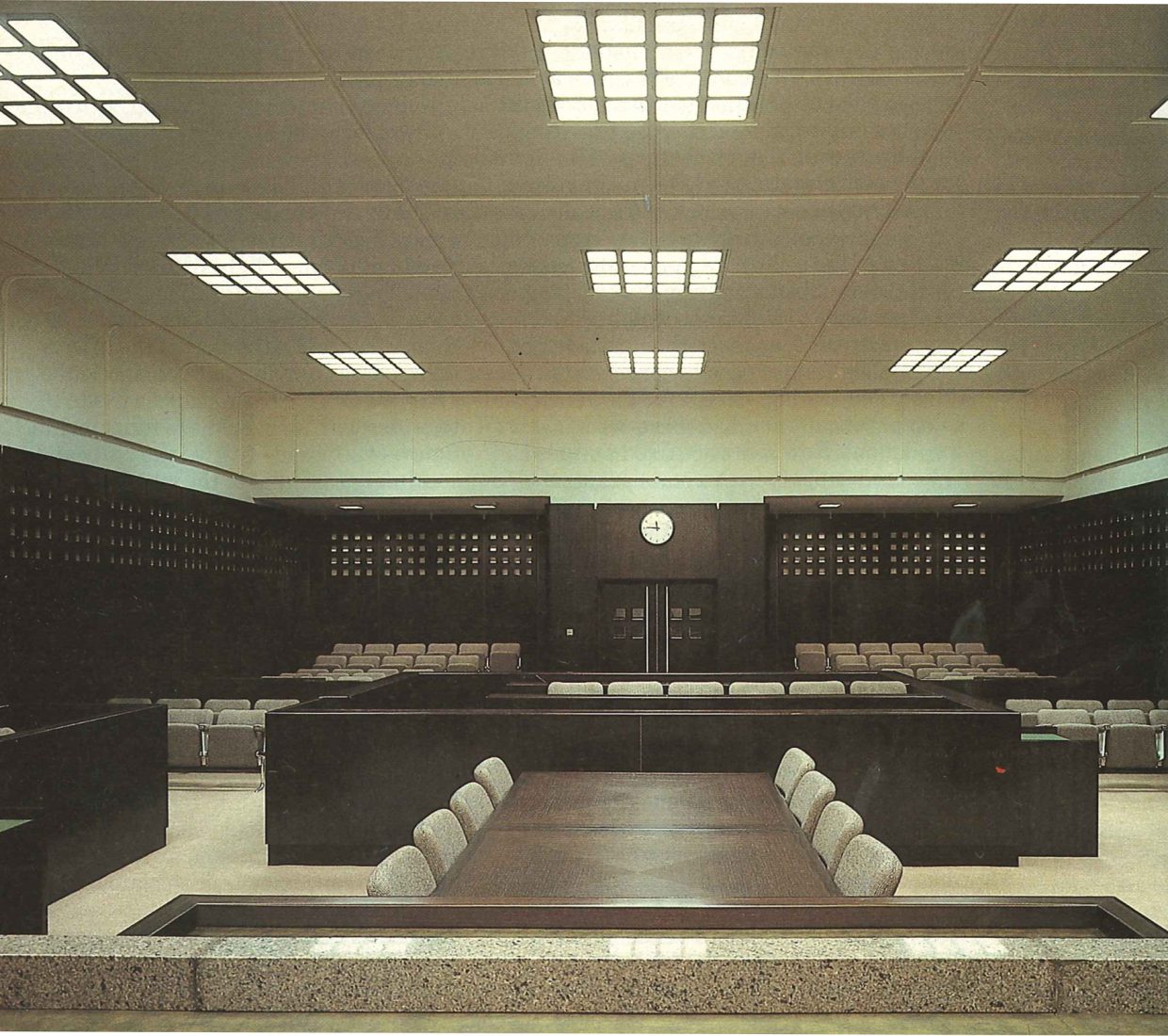 Discover the AJBL Glasgow Sheriff Court by Keppie Design, 1988