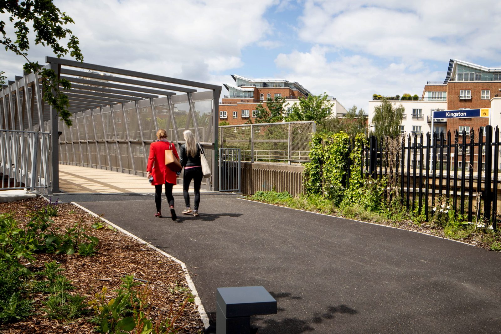 Sarah Wigglesworth completes cycle hub and bridge at Kingston