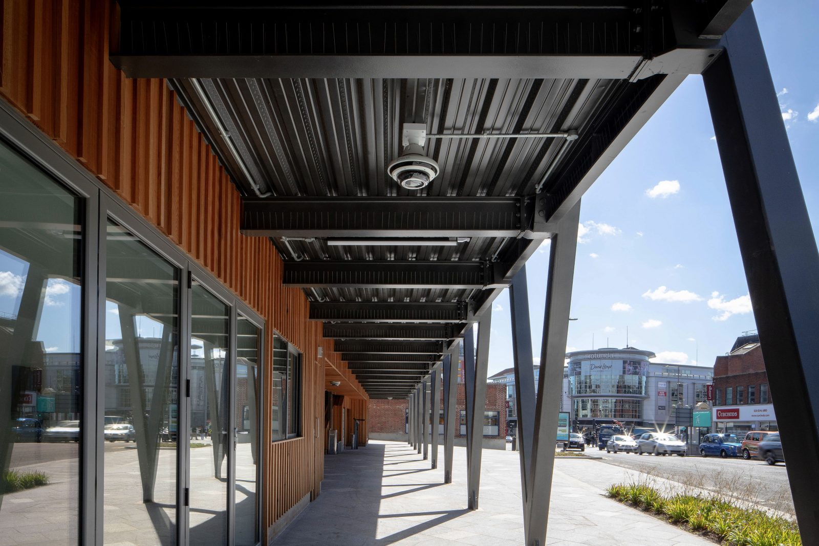 Sarah Wigglesworth completes cycle hub and bridge at Kingston