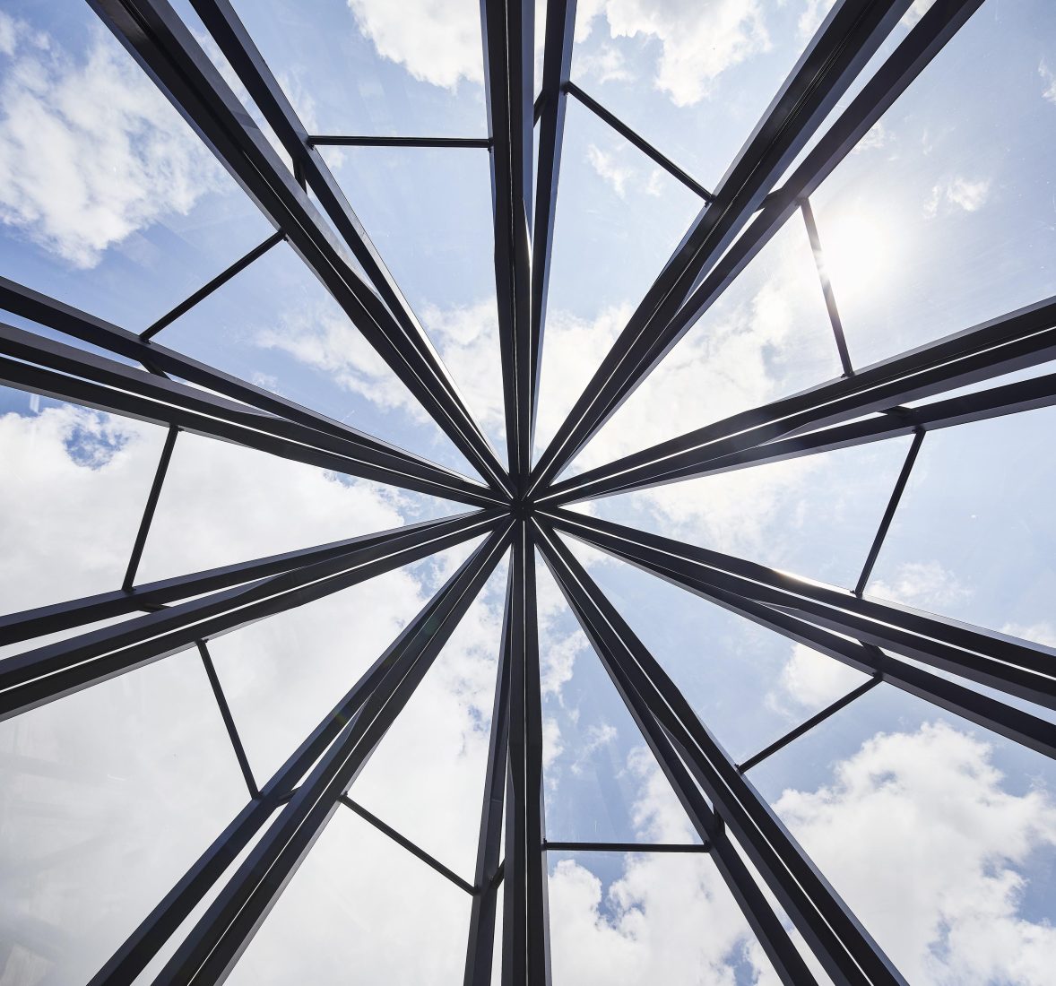 Heatherwick creates 10sided openable glasshouse for Woolbeding Gardens