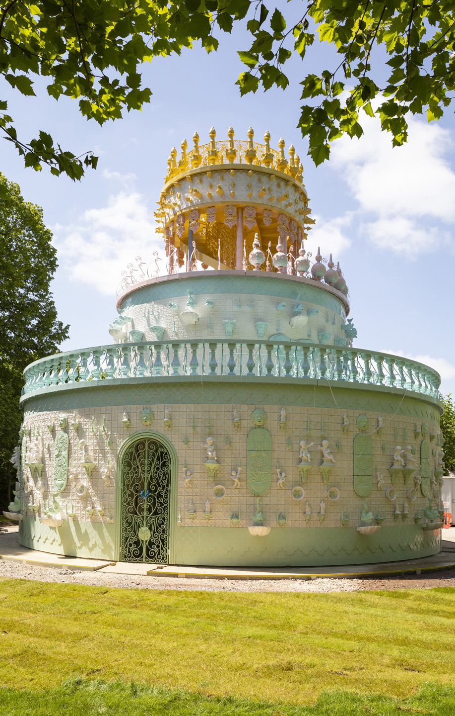 Wedding cakeshaped folly completed at Rothschild’s Bucks manor