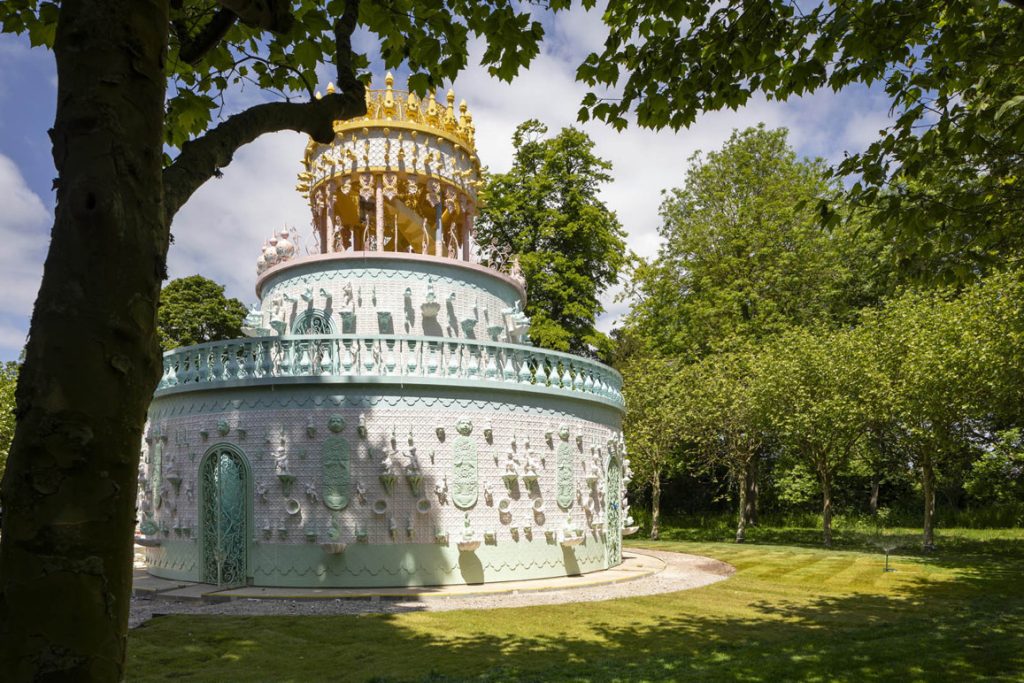 Wedding cakeshaped folly completed at Rothschild’s Bucks manor