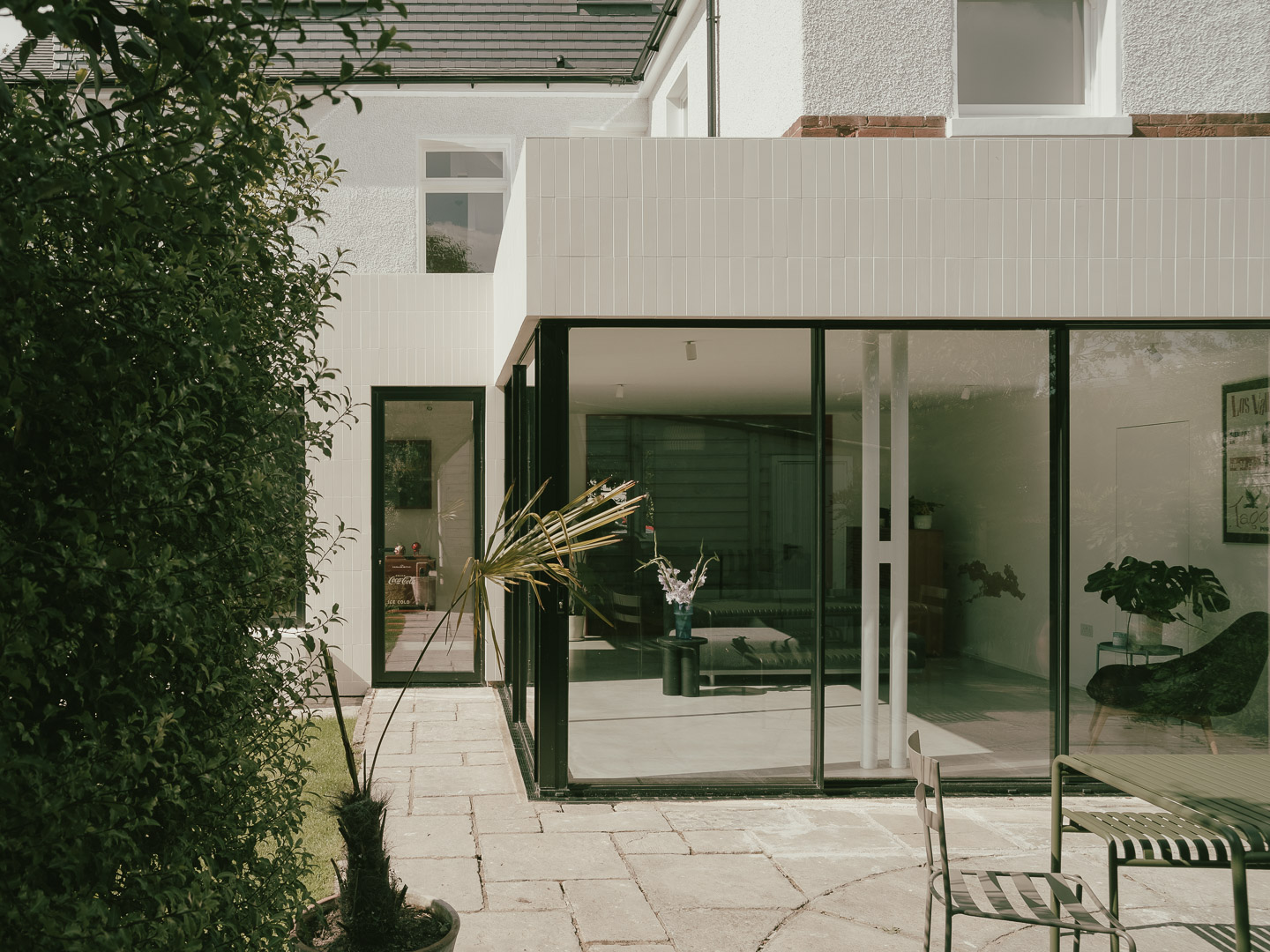 Unagru reworks Edwardian house with ‘continuous loop of living space’