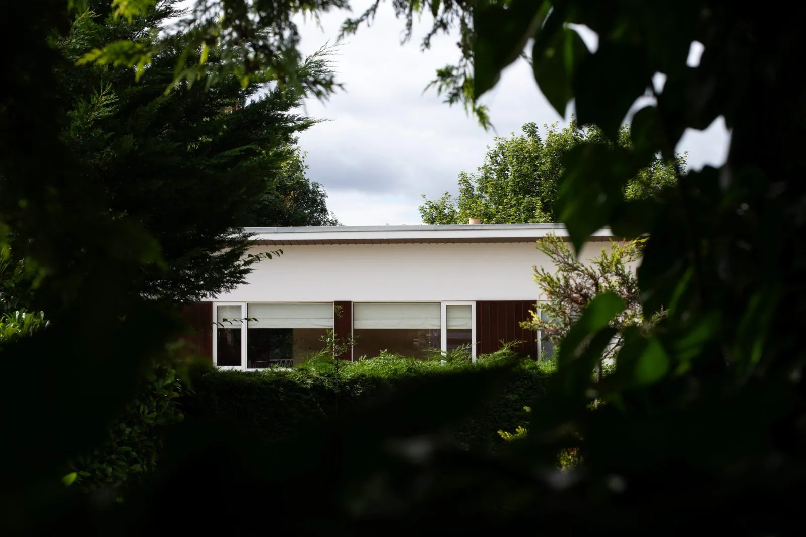 Ian Hazard renovates and extends 1960s house in Leeds