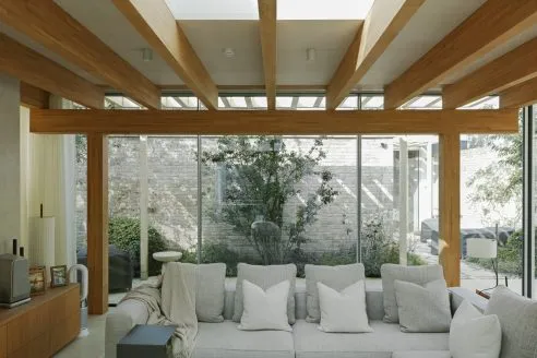 Arinco-houseです The Past and the Future Collide at This UFO-Shaped Unusual Home in