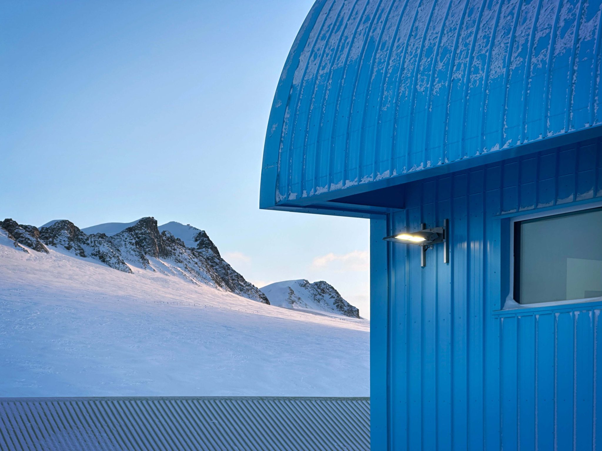 Hugh Broughton-designed facility opens at Rothera Research Station ...