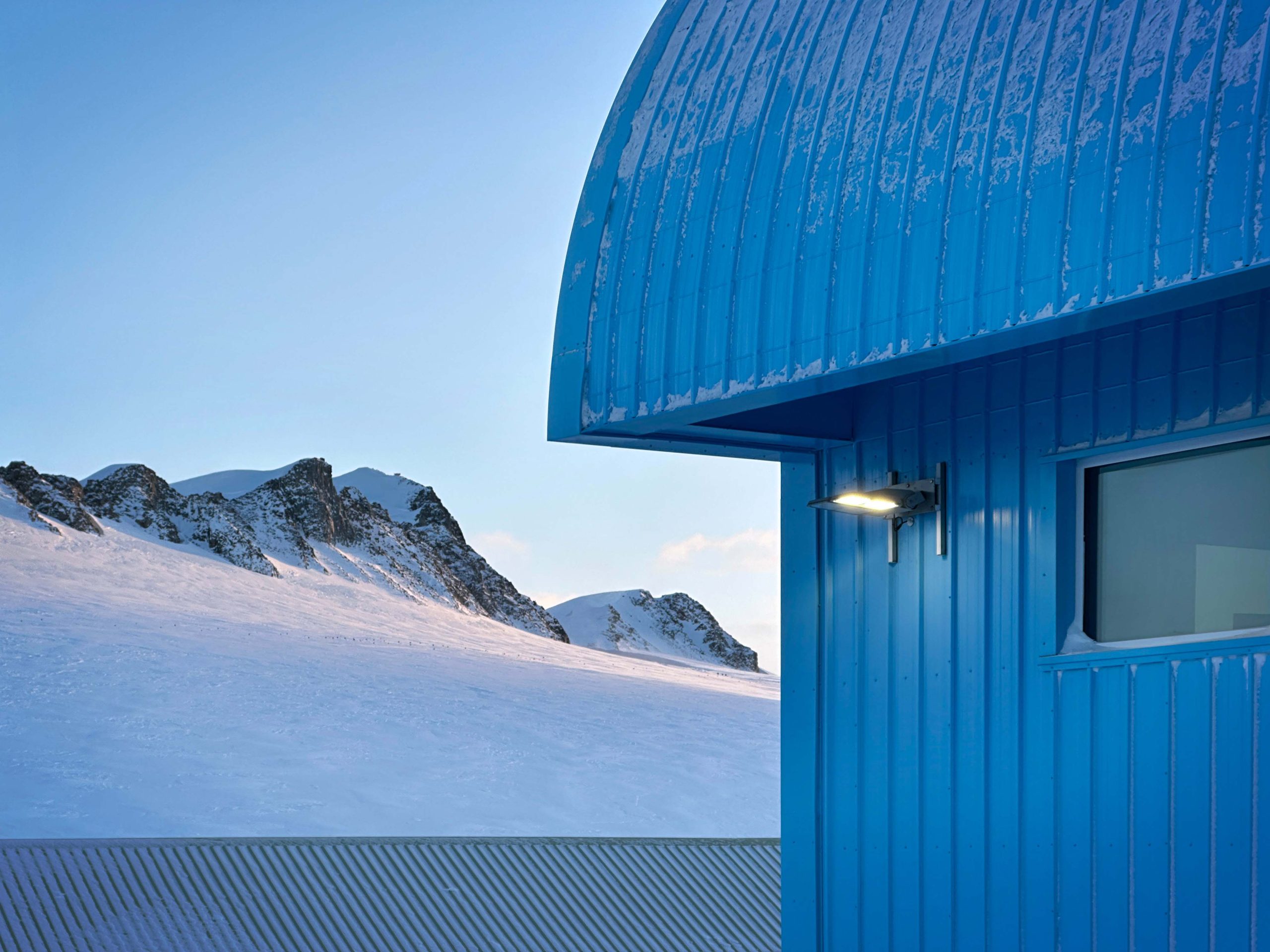Hugh Broughton-designed facility opens at Rothera Research Station ...