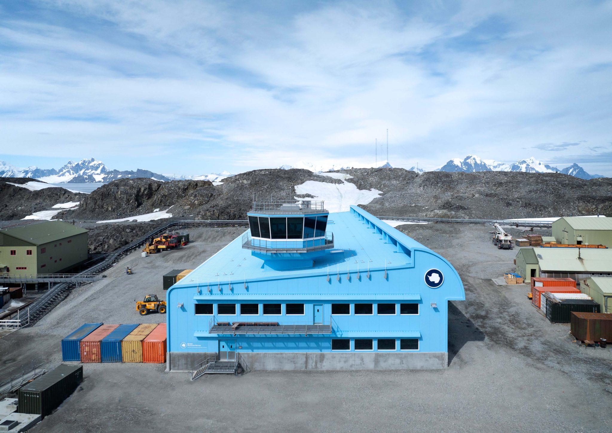 Hugh Broughton-designed facility opens at Rothera Research Station ...