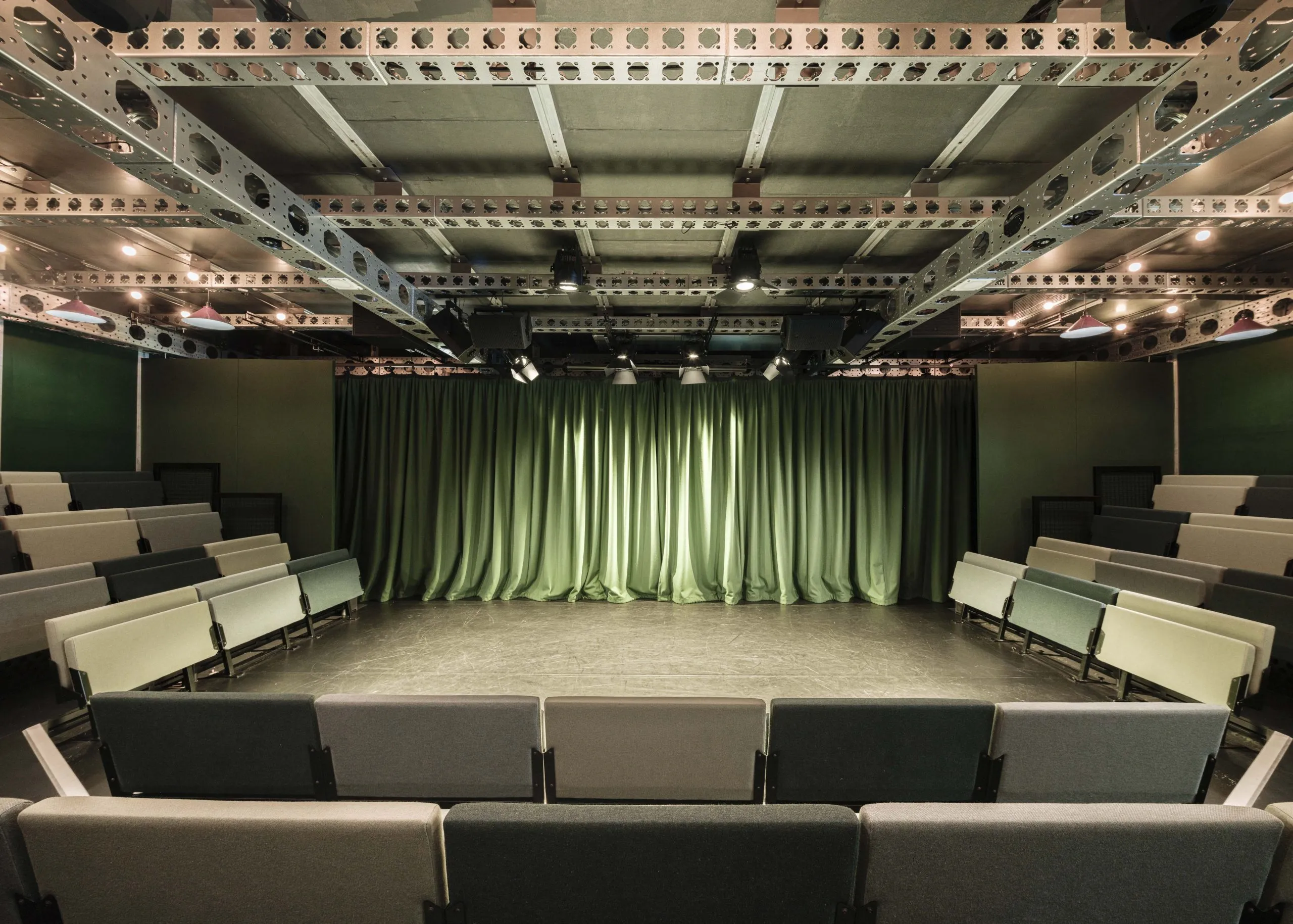 Reed Watts completes demountable theatre using salvaged materials