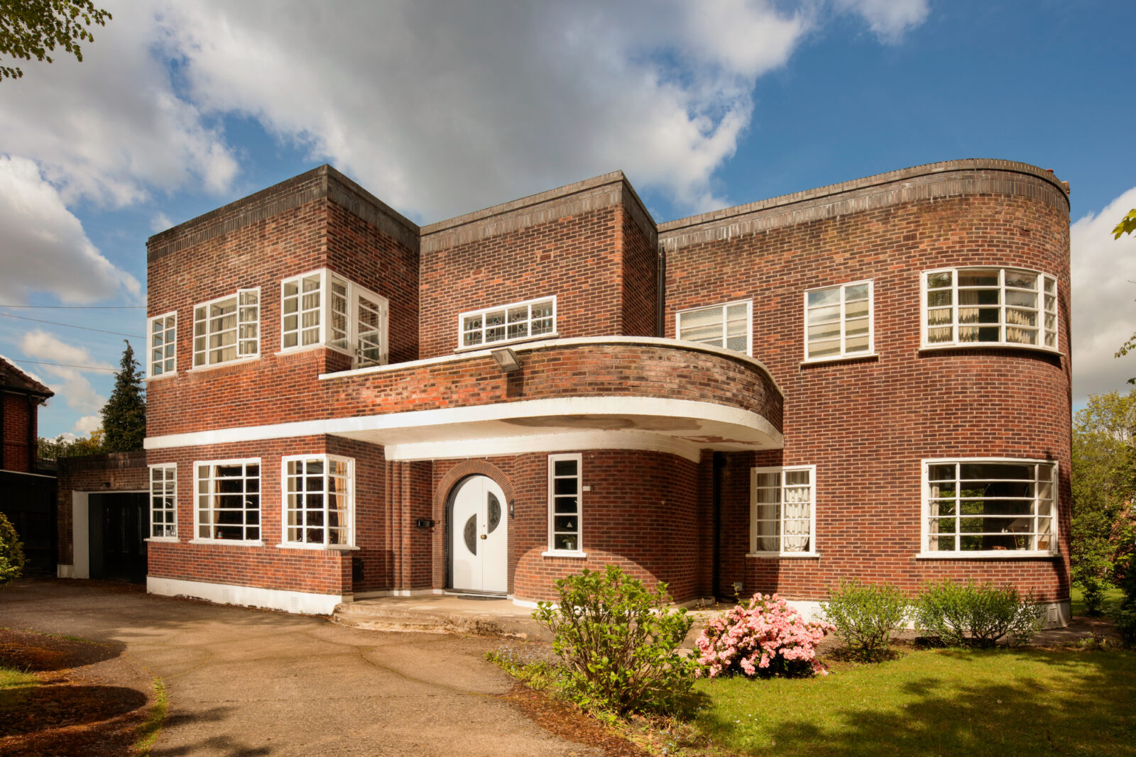 Sweeping Landscape Examples ‘Rare and glamorous’ Streamline Moderne home gets listed status
